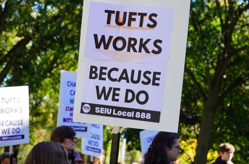 Tufts Library Workers Unionize with SEIU 888